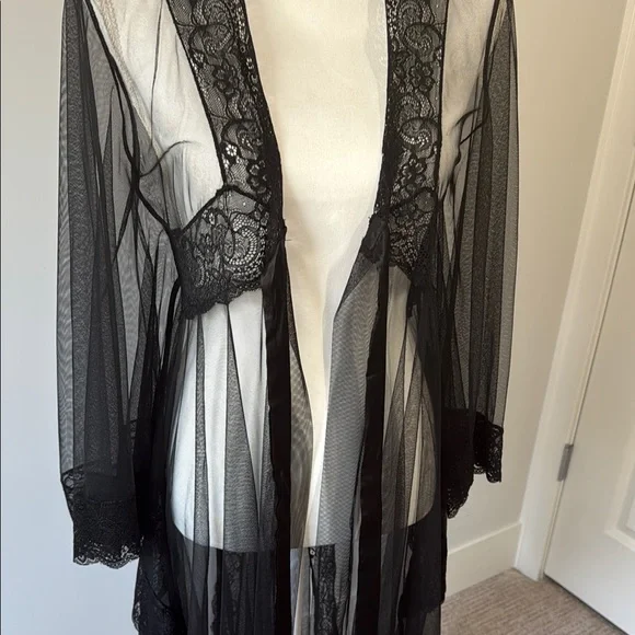 Elegant Black Lace Sheer Robe - Picture 7 of 7